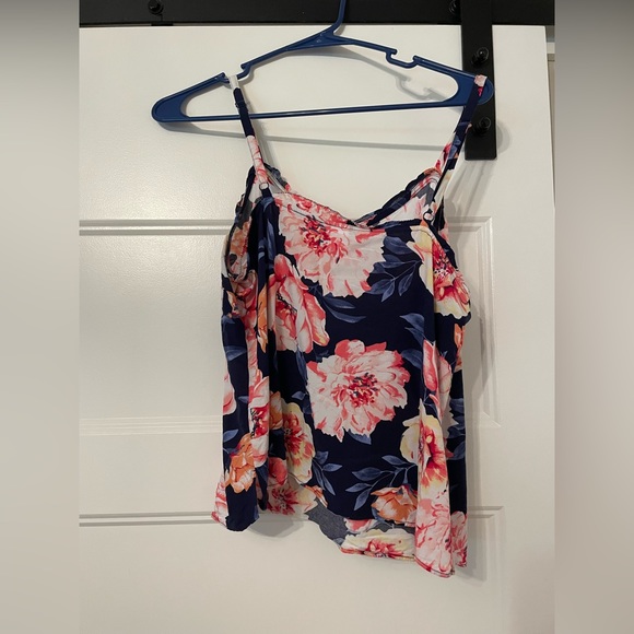 old navy tank top - Picture 3 of 3